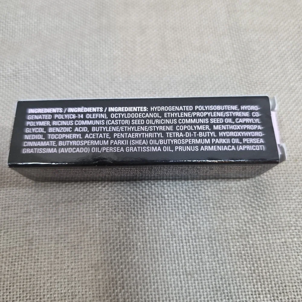Mary Kay Tinted Lip Oil Berry- New In Box  NLA DISCONTINUED